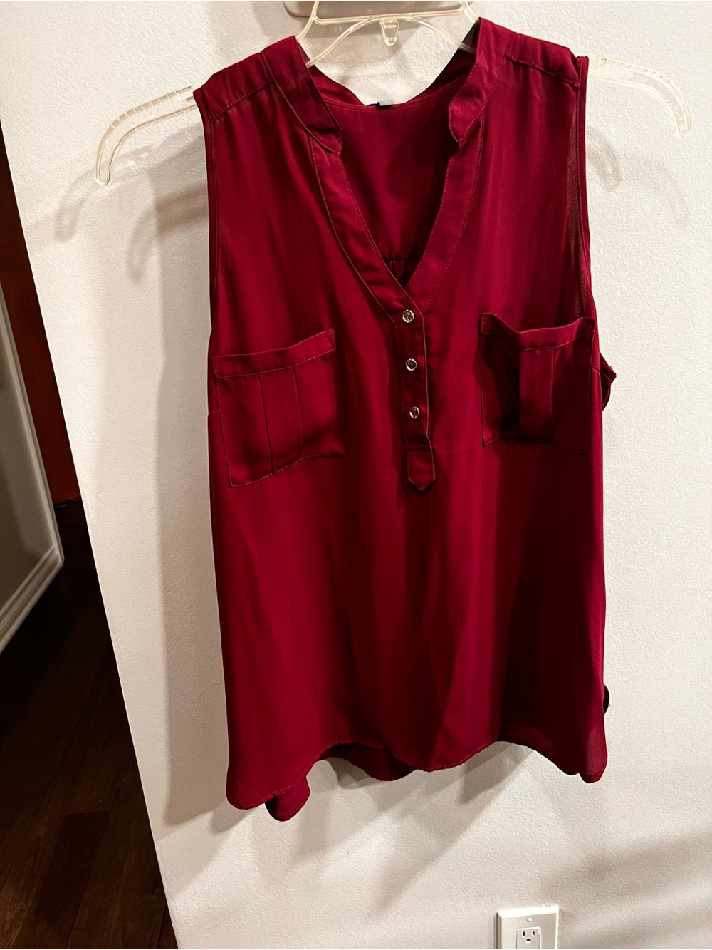 Sleeveless V-Neck Pocket Blouse in Burgundy
